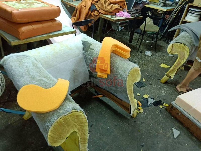 Thay nệm ốp tay ghế mới cho sofa Phú Nhuận