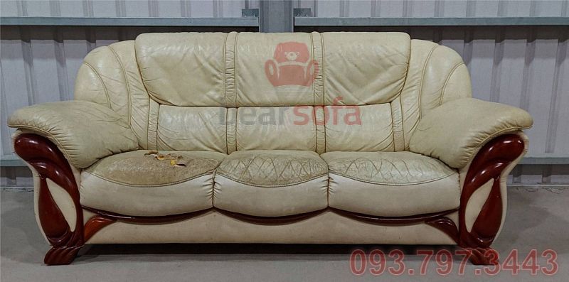 Ghế sofa da cũ nhà chú Hùng ở Thuận An