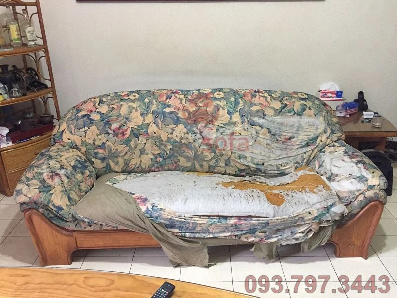 Nệm ghế sofa quận 10 đã hư hỏng khá nặng