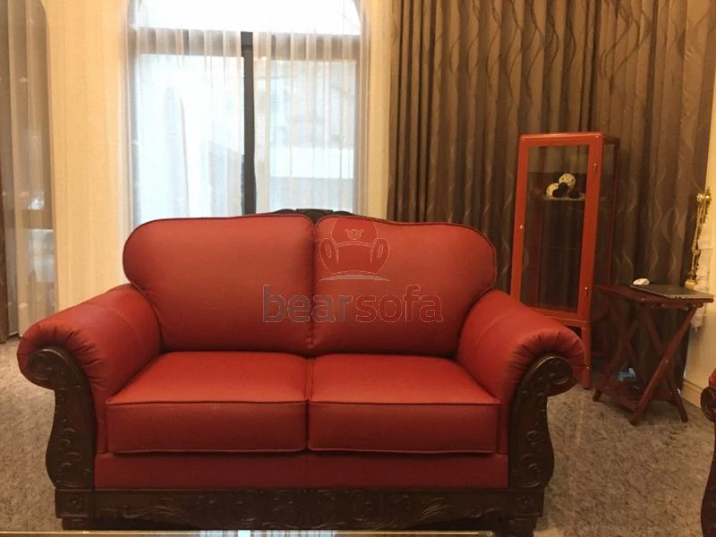 màu da đỏ rất hợp với bộ sofa