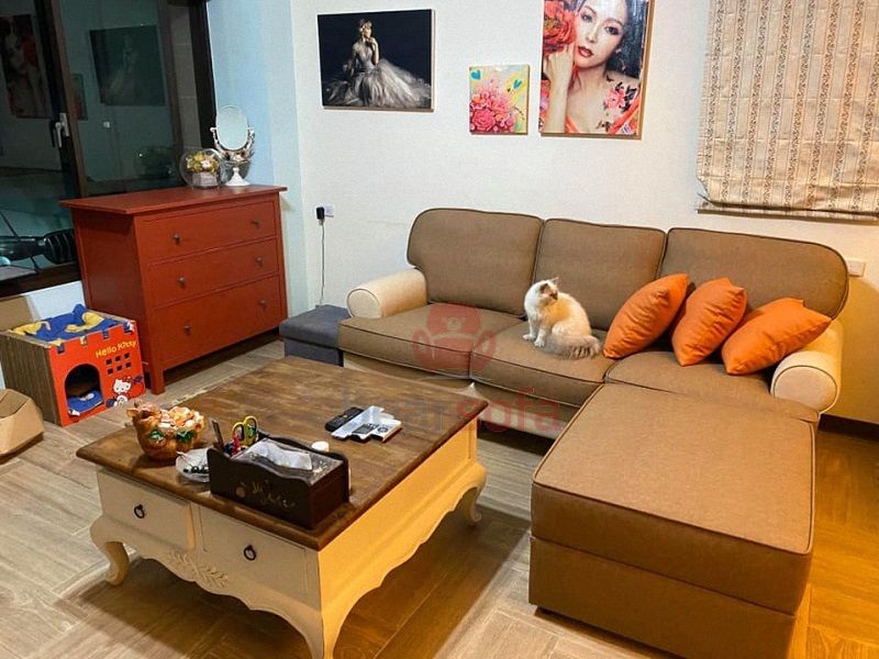 Hoàng Thượng đang kiểm tra chất lượng bọc ghế sofa quận 5 của BearSofa