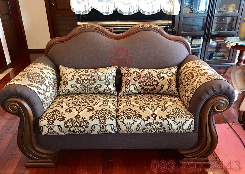 Ghế sofa Thủ Đức được bọc khung bằng vải bố màu nâu