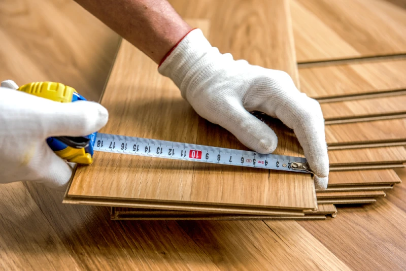 Chuẩn bị và đo lường trước khi lắp đặt sàn gỗ