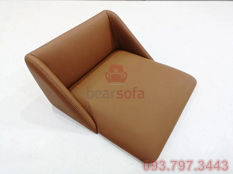 Đây là một trong những chiếc ghế nhỏ nhất mà BearSofa đã từng làm