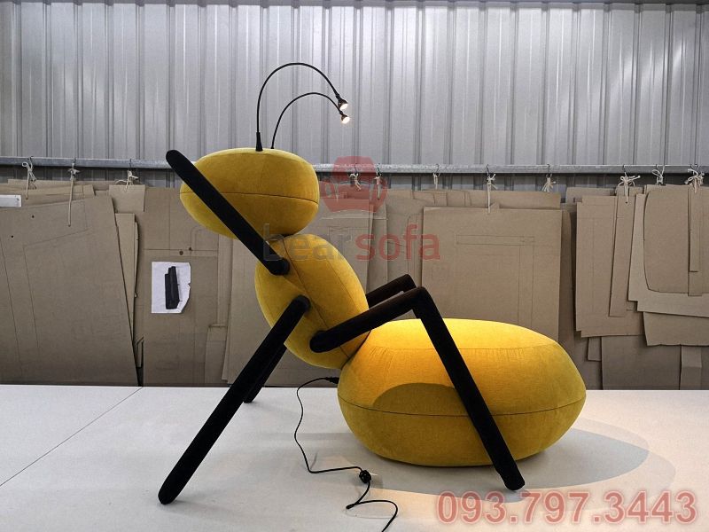 Chiếc đèn râu kiến có thể xoay tròn 360 độ độc đáo