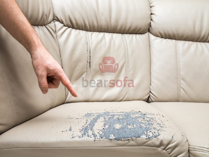 Nếu phần da PU ghế sofa bị tróc lớn và dày đặc, nên chọn phương án bọc lại